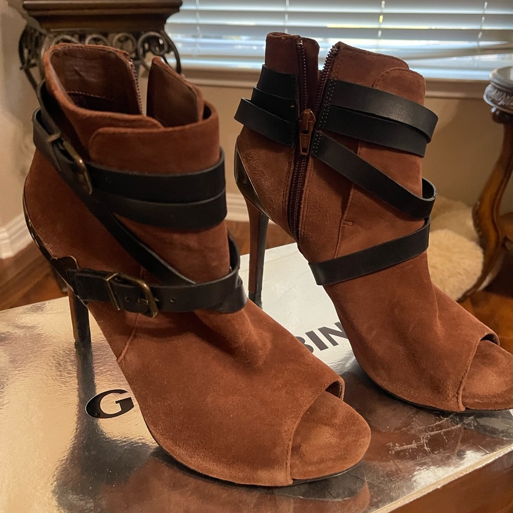 New Gianni Bini brown peep toe suede heels .8M